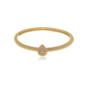 Detalhe do Produto Bracelete liso com detalhe em gota cravejada banhada em Ouro 18k. Bracelete Altura: 5,7cm Espessura: 1,3cm