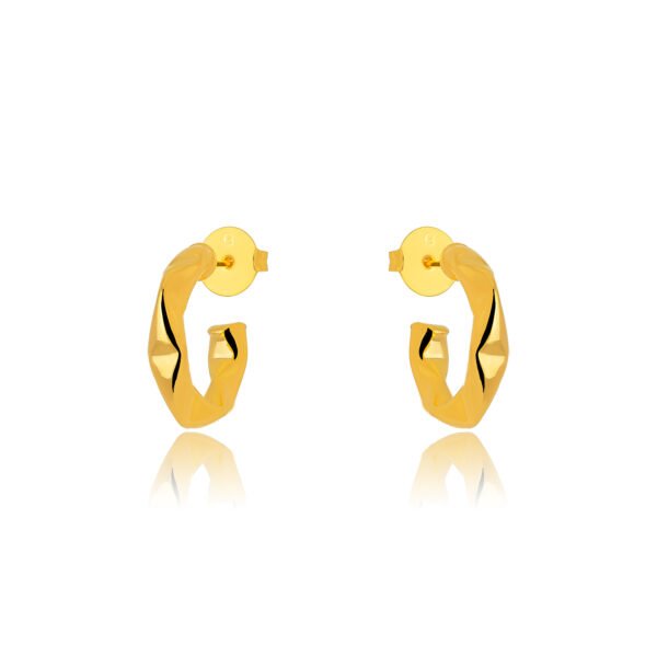 Detalhes do produto Brinco Argola Lisa Confeccionado em Banho de Ouro Amarelo 18K. Brinco Altura: 2cm Lagura: 2cm Espessura: 0,5cm