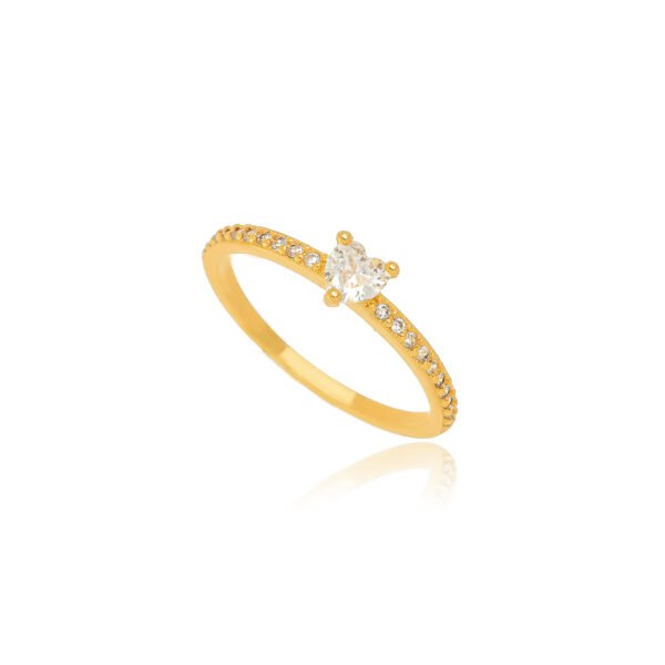 DETALHES DO PRODUTO Anel Solitário Coração Cristais Confeccionado em Banho de Ouro 18K Anel Largura: 2mm