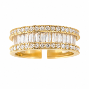Cada anel é cuidadosamente cravejado com zircônias, garantindo um brilho intenso e um toque de glamour a qualquer visual. Com seu design único, torna-se uma opção prática e sofisticada para todas as ocasiões. Use-os sozinhos para um look minimalista ou combine-os para criar uma tendência ousada e cheia de estilo!