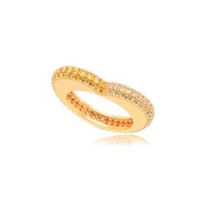 Anel Coração Cravejado com Micro Zircônia Color Confeccionado em Banho de Ouro Amarelo de 18K. Anel Largura: 0,3cm Pedra: Micro Zircônia
