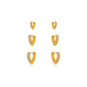 Brinco Trio Argola Coração Micro Zircônia Confeccionado em Banho de Ouro Amarelo de 18K. Brinco 1 Altura: 1cm Espessura: 4mm Brinco 2 Altura: 1,3cm Espessura: 4mm Brinco 3 Altura: 1,5cm Espessura: 4mm