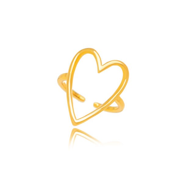 Anel em Forma de Coração Vazado Confeccionado em Banho de Ouro Amarelo de 18K. Anel Largura: 1,5cm Altura: 0,1cm Ajustável para todos os tamanhos.
