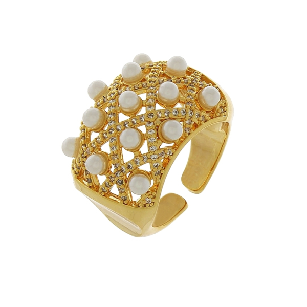 Anel Com Pérolas Confeccionado em Banho de Ouro Amarelo 18k, com cravação de Zircônias no Cristal. Anel Largura: 1,5cm Altura: 0,6cm Pedra: Zircônia