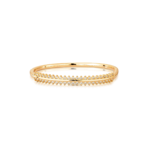 Braceletes são acessórios que causam destaque em toda composição! Modelos como esse são versáteis e ficam lindíssimos quando usado sozinhos, com pulseiras, ou até mesmo com outros modelos de braceletes mais minimalista. Bracelete texturizado e liso é maravilhoso! Use em ocasiões especiais ou até mesmo em seu dia a dia e arrase na composição.