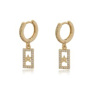 Brinco Argola Estrela confeccionado em Banho de Ouro Amarelo 18K e com cravação de microzirconias no cristal. Brinco Comprimento: 2,8cm Largura: 0,8cm