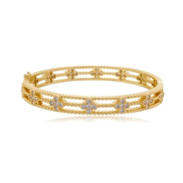 Detalhes do produto Bracelete Banhado em Ouro 18k, com detalhes em Zircônias no Cristal Cravejados nos Trevos. Bracelete Comprimento: 6,5cm Espessura: 0,7cm Altura: 5,5cm Fecho: Gaveta