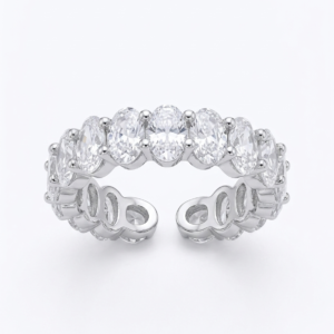 Com banho em Ródio Branco, o anel pode ser usado junto à aliança, em composições com outros anéis ou sozinho para um visual discreto. É uma peça leve, confortável e fácil de usar no dia a dia ou em ocasiões especiais.