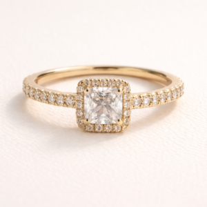 O Anel Quadrado com a Pedra Cristal cravejado com Zircônias, com banho em Ouro 18k é a escolha perfeita para quem busca elegância, brilho e sofisticação em uma única peça. Com design clássico e atemporal, ele apresenta um alto brilho e base cravejada com microzircônias.Perfeito para momentos especiais, pedidos marcantes ou para elevar o visual do dia a dia com elegância e propósito. Porque o brilho que vem de dentro merece ser revelado.