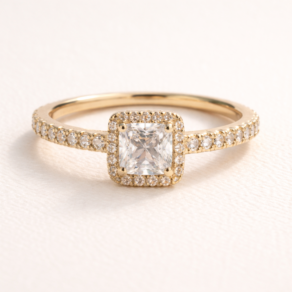 O Anel Quadrado com a Pedra Cristal cravejado com Zircônias, com banho em Ouro 18k é a escolha perfeita para quem busca elegância, brilho e sofisticação em uma única peça. Com design clássico e atemporal, ele apresenta um alto brilho e base cravejada com microzircônias.Perfeito para momentos especiais, pedidos marcantes ou para elevar o visual do dia a dia com elegância e propósito. Porque o brilho que vem de dentro merece ser revelado.