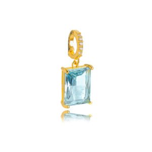 O Pingente Retangular Aqua com banho de ouro 18k é um acessorio versátil e atemporal, que certamente se tornará um item querido em sua coleção. Seja para presentear alguém especial ou para se presentear, essa joia é uma escolha encantadora que certamente irá impressionar.