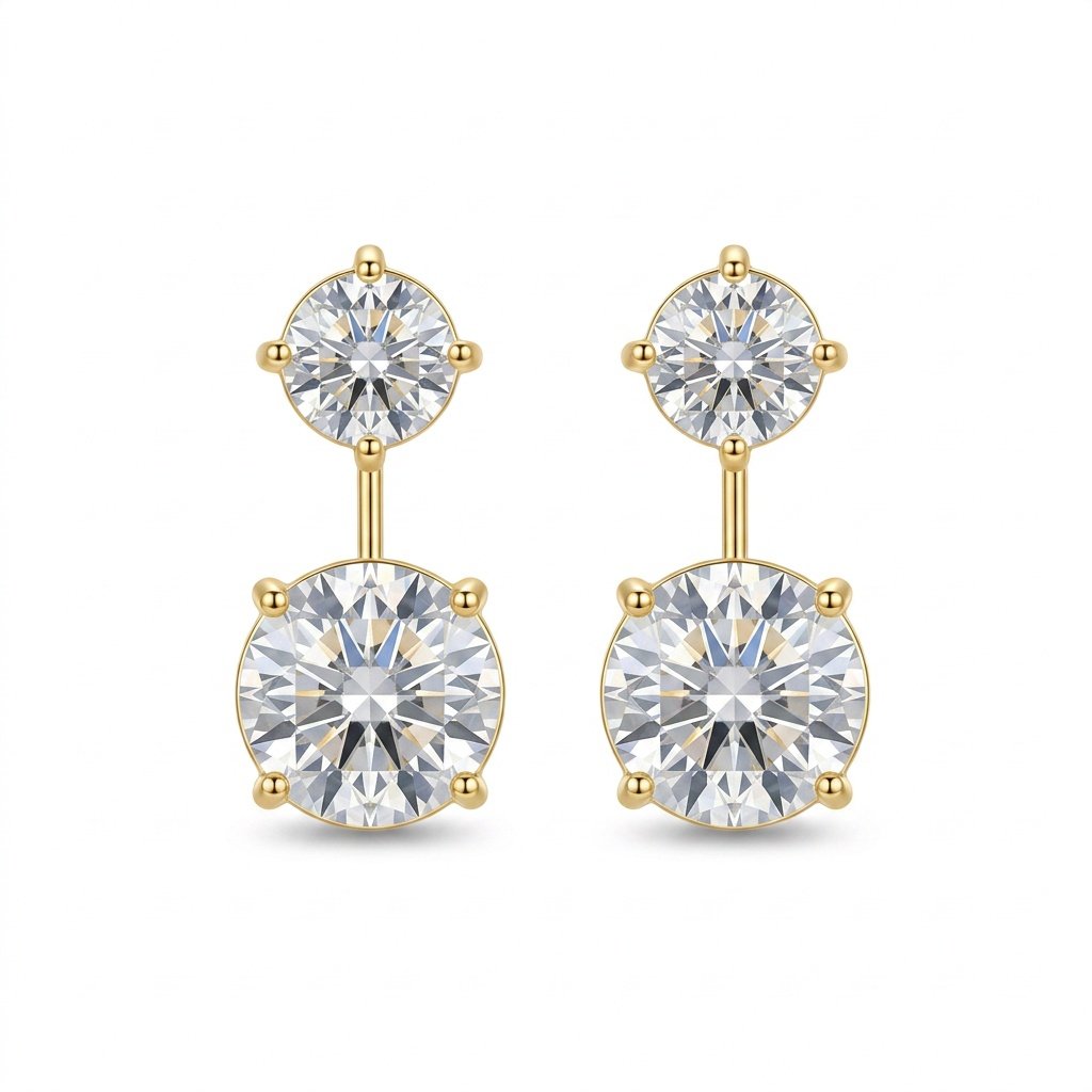 O Design Ear Jacket e a Modernidade do Brilho em Camadas Para as mulheres contemporâneas que buscam um acessório inovador, refinado e com forte impacto visual, o nosso Brinco Ear Jacket Zircônia Cristal com Banho em Outo 18k é a escolha perfeita. Conhecido por sua estrutura versátil, este modelo destaca um clássico ponto de luz redondo no lóbulo, de onde se conecta o pêndulo por trás da orelha sustentando uma zircônia central maior e imponente. O banho em Ouro 18k confere um acabamento de alto polimento espelhado, fazendo com que as pedras transparentes pulsem com a máxima luminosidade.