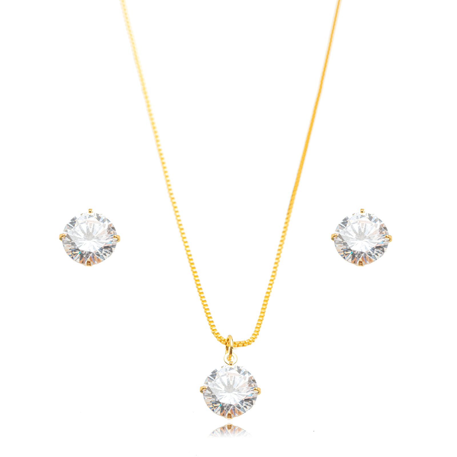 Descubra a beleza atemporal do Conjunto de Colar e Brincos Ponto de Luz Com Banho em Ouro 18k. Este conjunto encantador apresenta um design simples e elegante, com pontos de luz brilhantes que capturam a luz de forma deslumbrante. O acabamento com Banho em Banho em Ouro 18k, adiciona um toque de luxo, tornando este conjunto perfeito para qualquer ocasião. Seja para uso diário ou para uma ocasião especial, este conjunto irradia elegância e sofisticação.