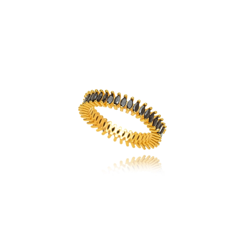 Cada anel é cuidadosamente cravejado com zircônias, garantindo um brilho intenso e um toque de glamour a qualquer visual. Com seu design único, torna-se uma opção prática e sofisticada para todas as ocasiões. Use-os sozinhos para um look minimalista ou combine-os para criar uma tendência ousada e cheia de estilo!