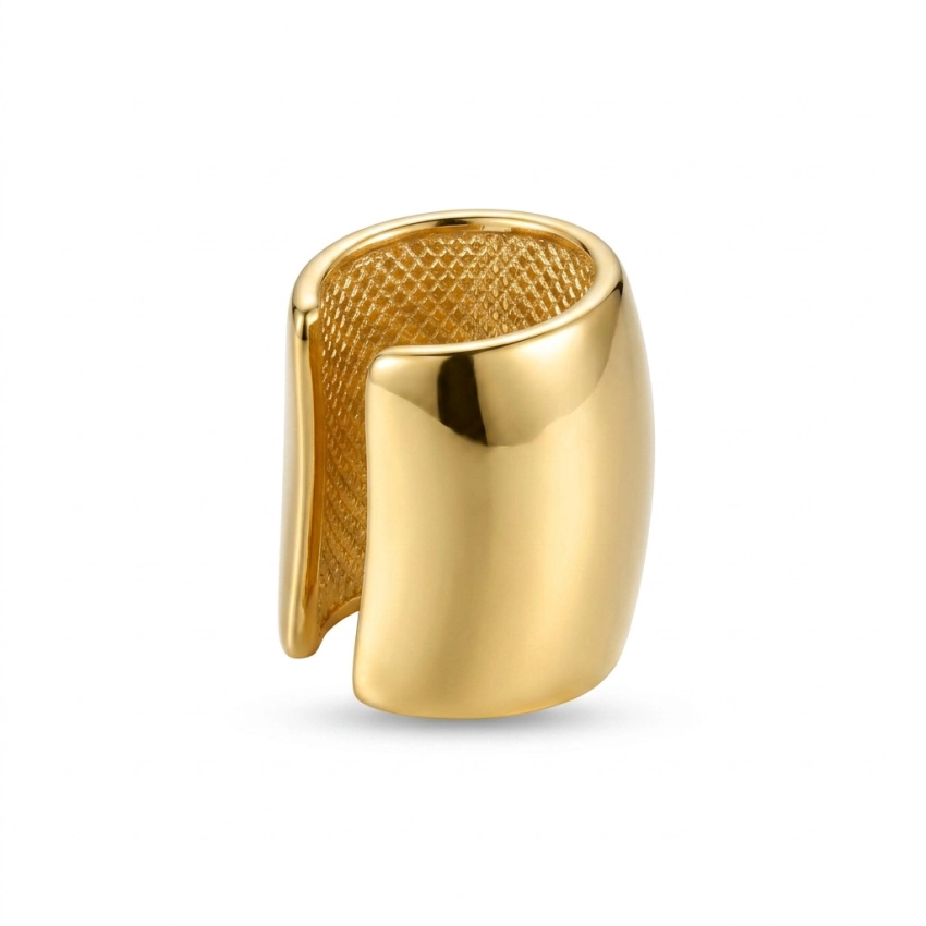 Piercing Fake Tubo, desenvolvido para oferecer brilho equilibrado e visual elegante. O formato compacto proporciona conforto no uso e fácil combinação com diferentes estilos. Modelo ideal para quem busca um brinco feminino sofisticado, perfeito para uso diário ou para composições refinadas.