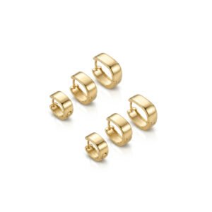 O Trio de brincos de argolinhas com banho em ouro 18k é um conjunto elegante e versátil, perfeito para quem ama acessórios delicados e modernos. Com três tamanhos diferentes, as argolinhas permitem criar um mix de brincos harmonioso, valorizando a orelha com brilho e sofisticação.